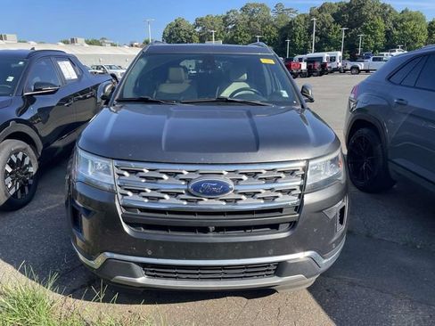 Used 2018 Ford Explorer Limited w/ Equipment Group 301A FWD image 2
