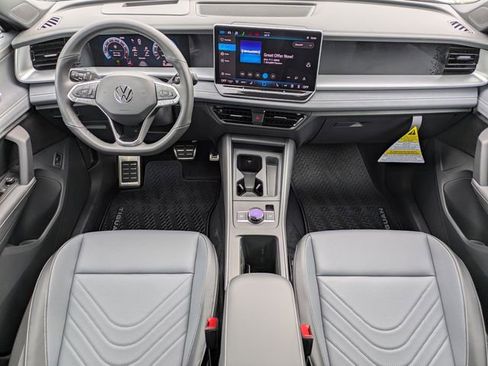 New 2026 Volkswagen Tiguan SE R-Line FWD image 15