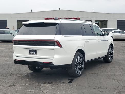New 2026 Lincoln Navigator L Reserve AWD/4WD image 4