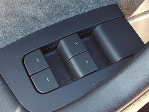 Used 2023 Tesla Model Y Long Range image 27