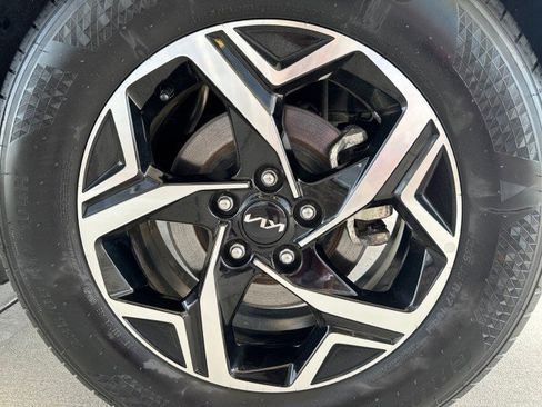 Used 2025 Kia Sportage LX image 5