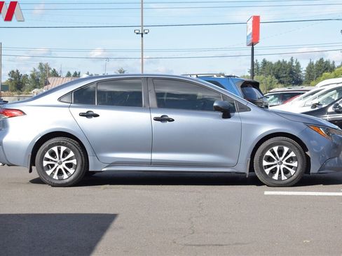 Used 2022 Toyota Corolla LE image 6