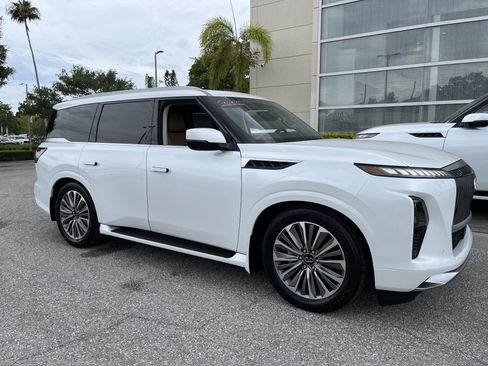 Certified 2026 INFINITI QX80 Luxe w/ Cargo Package AWD/4WD image 12