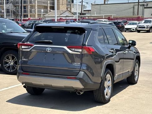 Used 2020 Toyota RAV4 Limited AWD/4WD image 4