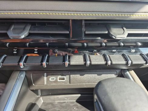 Used 2025 Chevrolet Colorado ZR2 w/ ZR2 Bison Edition image 30