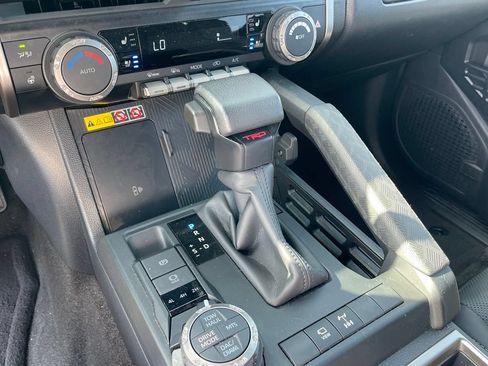Used 2025 Toyota 4Runner TRD Off-Road Premium AWD/4WD image 17