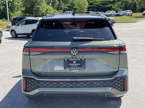 New 2026 Volkswagen Tiguan SE R-Line FWD image 5