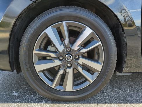 Used 2021 Nissan Versa SV image 14