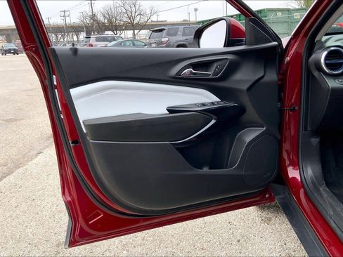 Used 2025 Chevrolet Trax LT image 20