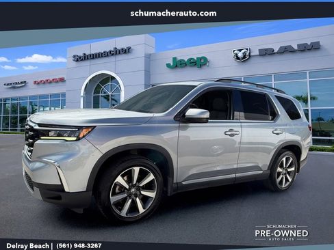 Used 2023 Honda Pilot Touring image 3