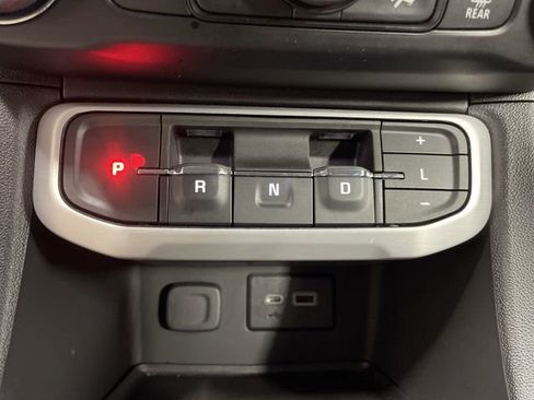 Used 2023 GMC Acadia SLE w/ Driver Convenience Package image 19