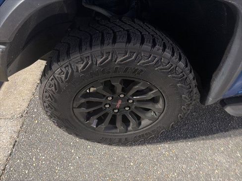 Used 2023 GMC Sierra 1500 AT4X image 2