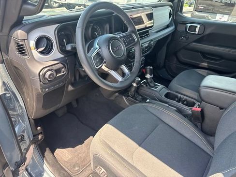 Used 2025 Jeep Wrangler Unlimited Sahara w/ Safety Group AWD/4WD image 29