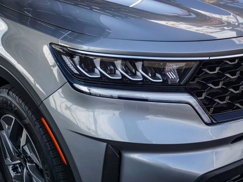 Used 2021 Kia Sorento S image 11