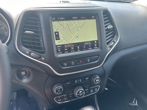 Used 2023 Jeep Cherokee Altitude Lux image 19