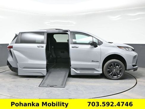 Used 2026 Toyota Sienna XSE image 21
