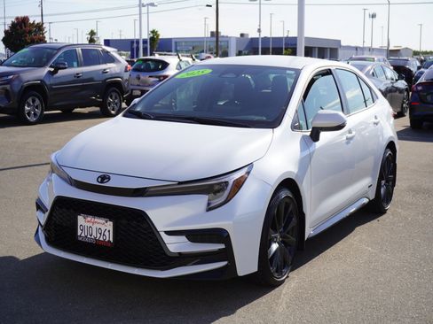 Used 2025 Toyota Corolla SE AWD/4WD image 8
