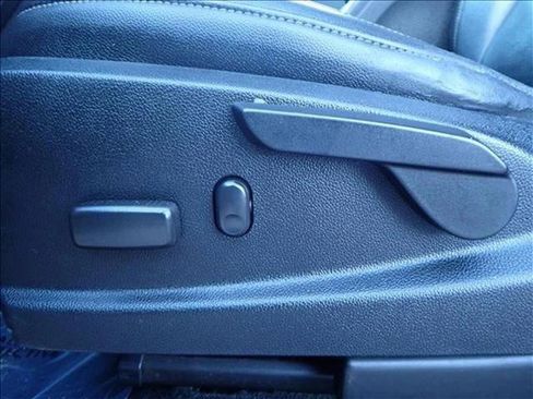 Used 2018 Chevrolet Colorado Z71 image 11