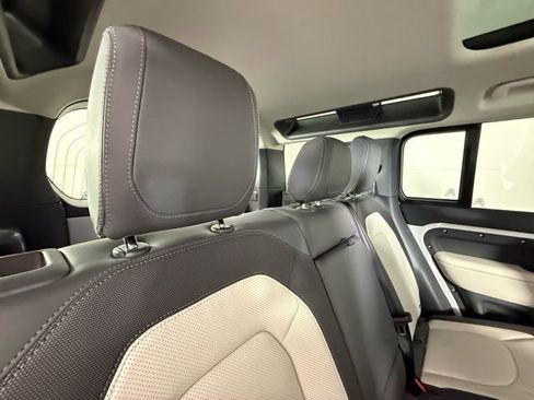 Used 2024 Land Rover Defender 110 X-Dynamic SE image 29