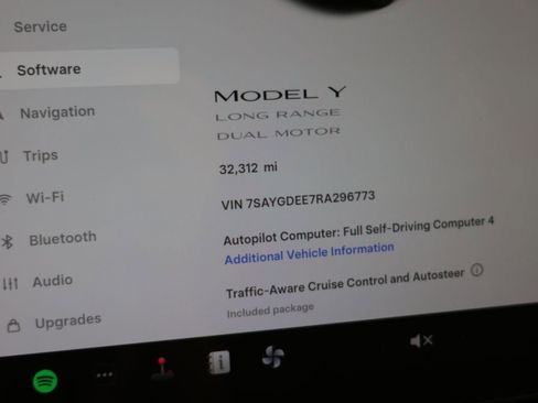 Used 2024 Tesla Model Y Long Range AWD/4WD image 12
