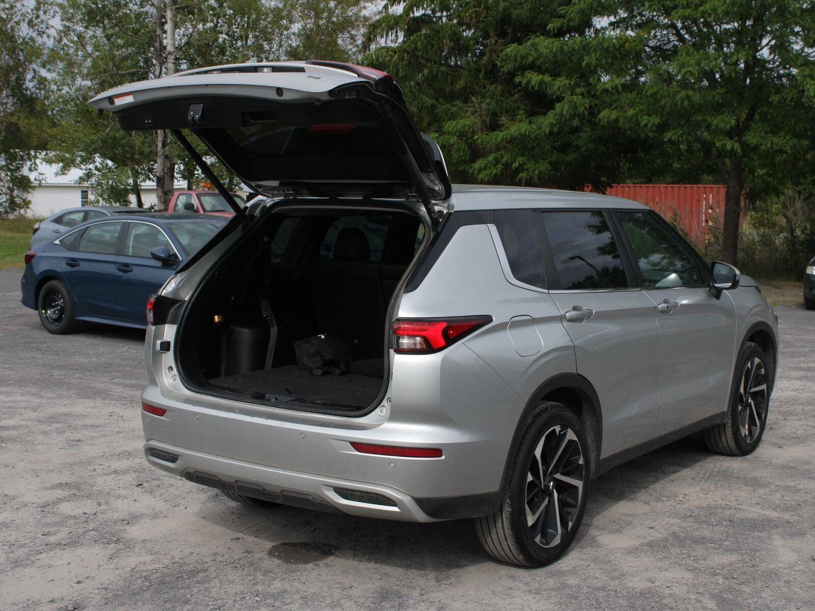 Used 2022 Mitsubishi Outlander SE AWD/4WD image 7