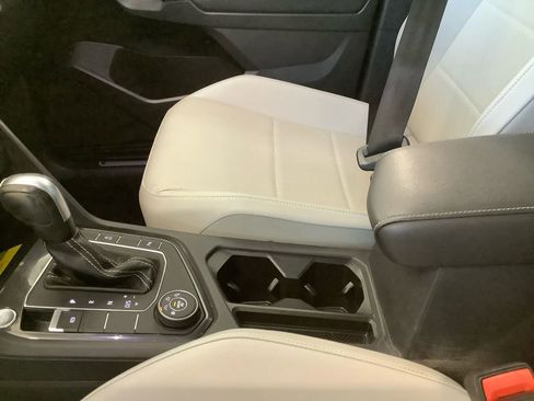 Used 2021 Volkswagen Tiguan SE R-Line image 23
