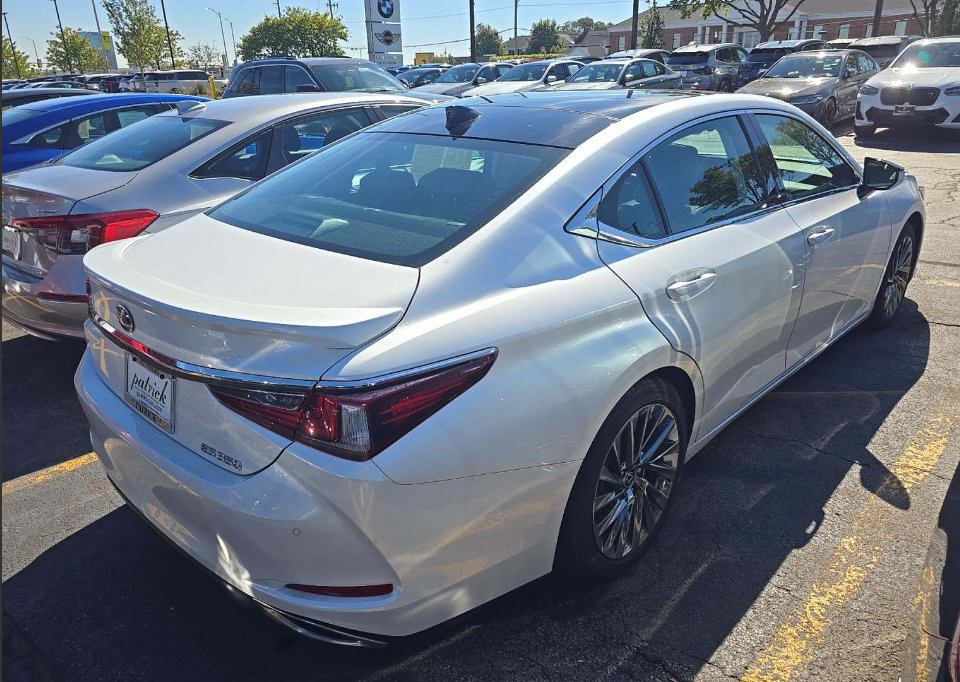 Used 2024 Lexus ES 350 Ultra Luxury FWD image 4