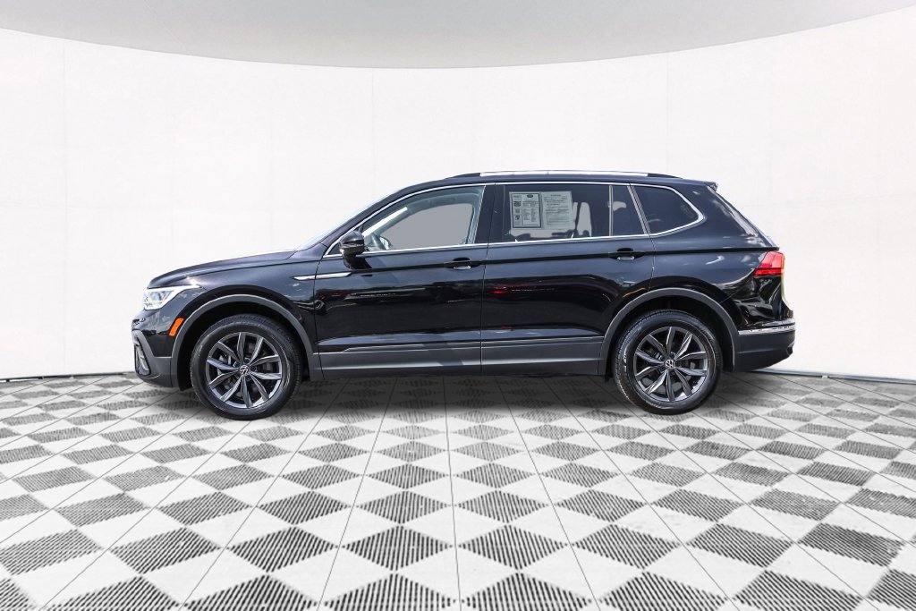 Used 2023 Volkswagen Tiguan SE w/ Panoramic Sunroof Package AWD/4WD image 16