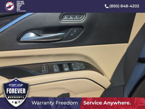 Used 2021 Cadillac Escalade Premium Luxury RWD image 18