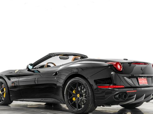 Used 2015 Ferrari California T image 33