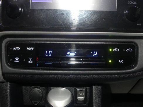 Used 2019 Toyota Corolla LE FWD image 36