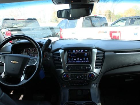 Used 2019 Chevrolet Suburban LT image 19
