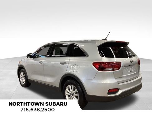 Used 2019 Kia Sorento FWD V6 image 2