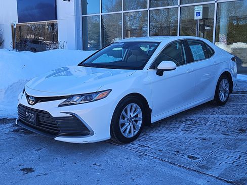 Used 2022 Toyota Camry LE image 17