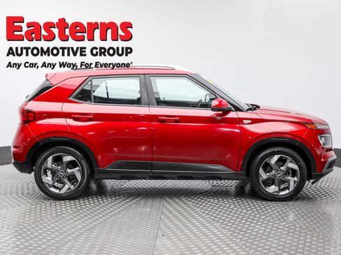 Used 2022 Hyundai Venue SEL image 4