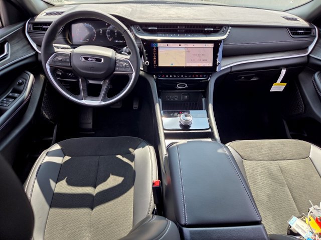 New 2027 Jeep Grand Cherokee Altitude RWD image 13