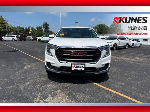 Used 2024 GMC Terrain SLE FWD image 9