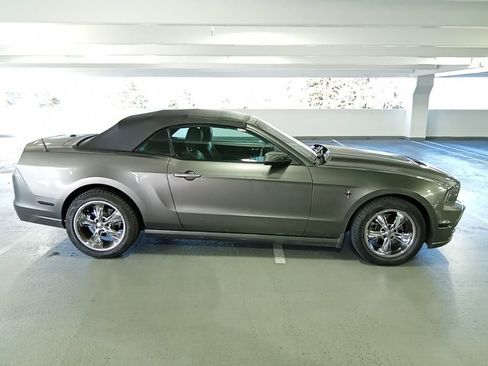 Used 2013 Ford Mustang Premium image 6