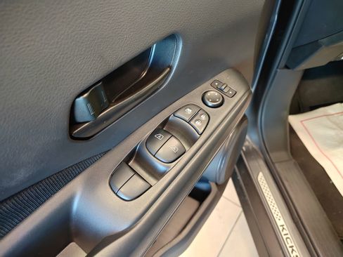 New 2025 Nissan Kicks Play S image 9