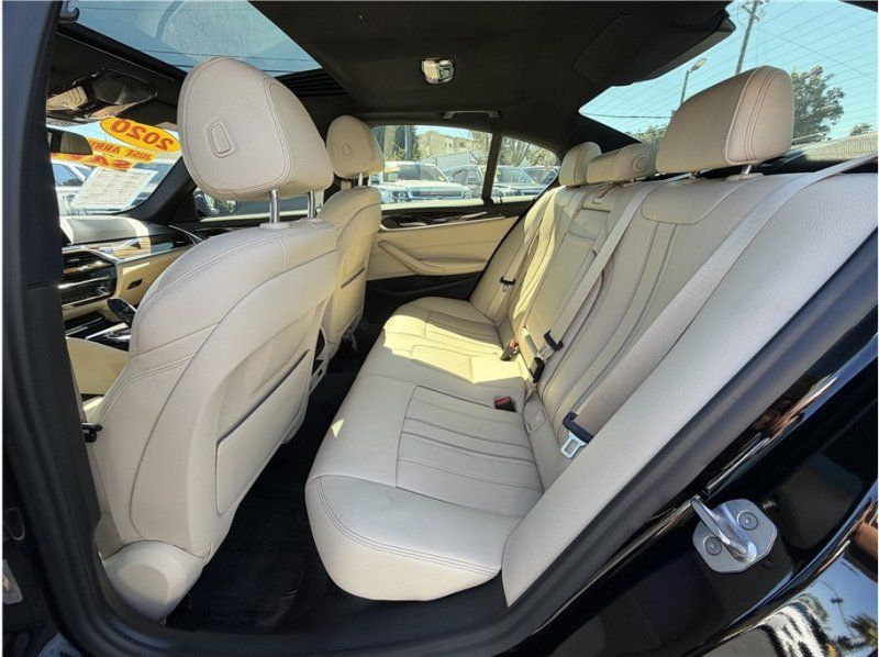 Used 2020 BMW 530i w/ Premium Package RWD image 20