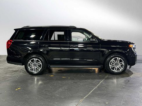 Used 2025 Ford Expedition Active AWD/4WD image 2