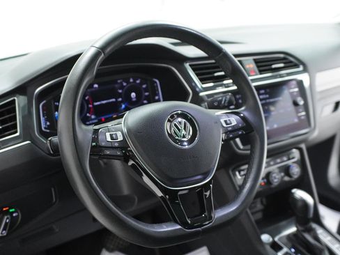 Used 2020 Volkswagen Tiguan SEL FWD image 19