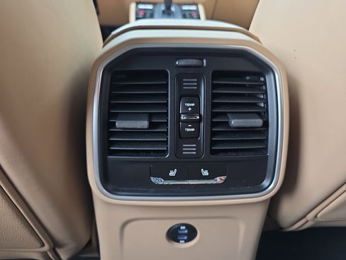 Used 2022 Porsche Macan image 15