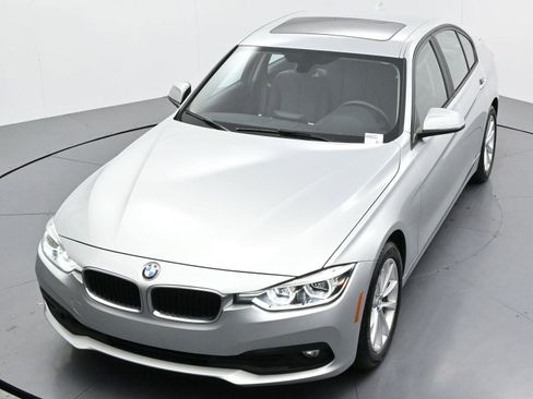 Used 2018 BMW 320i xDrive Sedan w/ Convenience Package AWD/4WD image 35