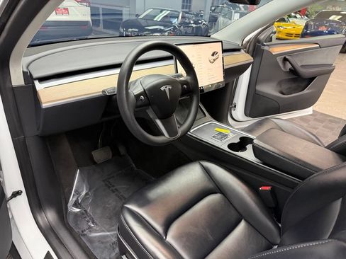 Used 2023 Tesla Model Y Long Range AWD/4WD image 32