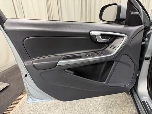 Used 2018 Volvo S60 T5 Dynamic w/ Vision Package image 18