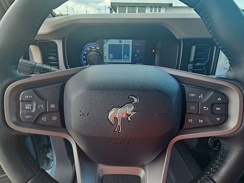 Used 2022 Ford Bronco Wildtrak image 16