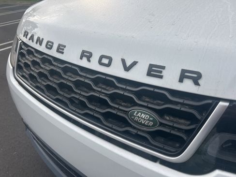 Used 2018 Land Rover Range Rover Sport SE image 13