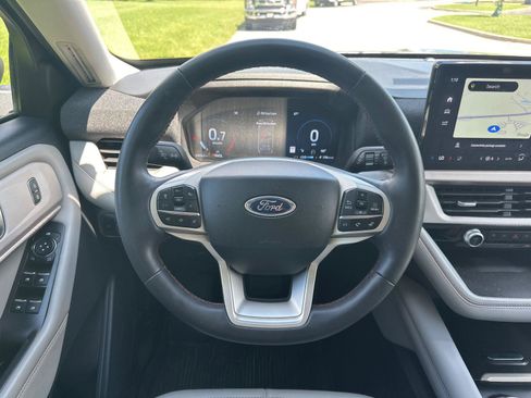 Used 2025 Ford Explorer Active w/ Active Comfort Package AWD/4WD image 14