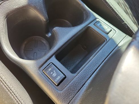 Used 2018 Nissan Rogue SV w/ Premium Package image 38